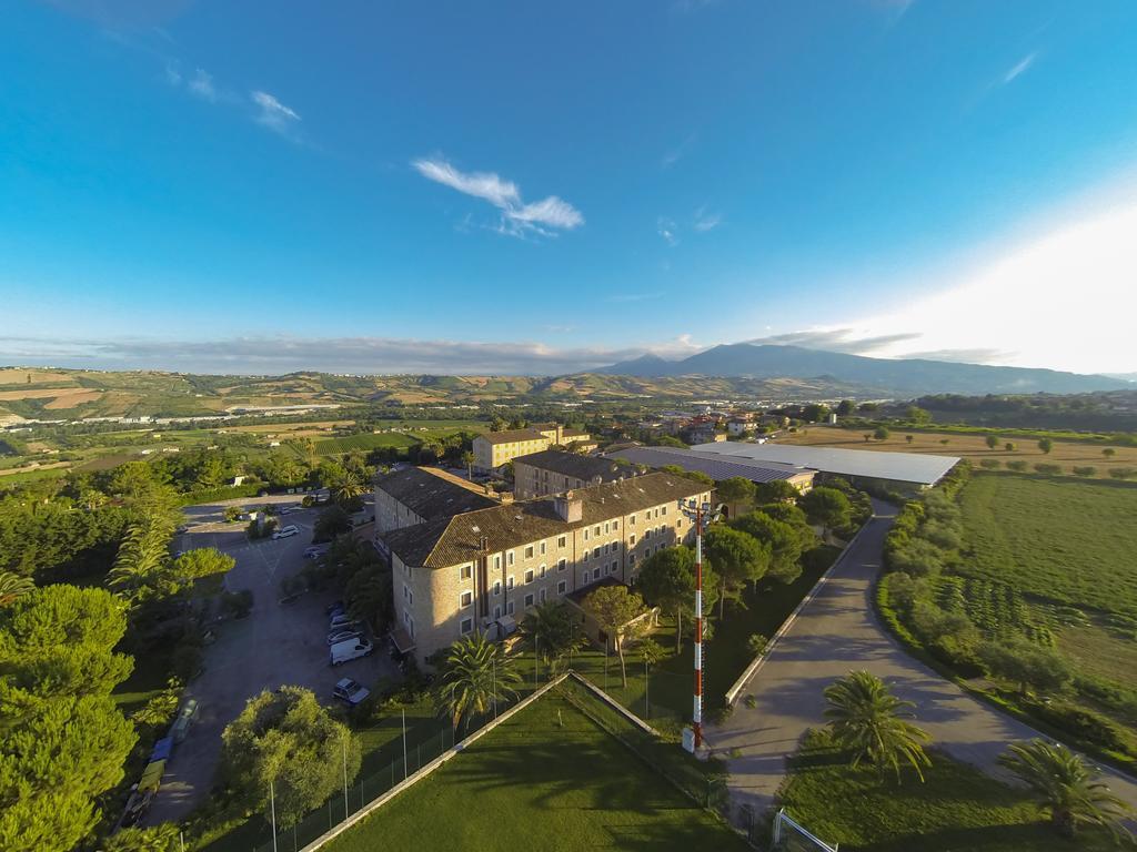 Hotel Casale Colli del Tronto Exterior photo