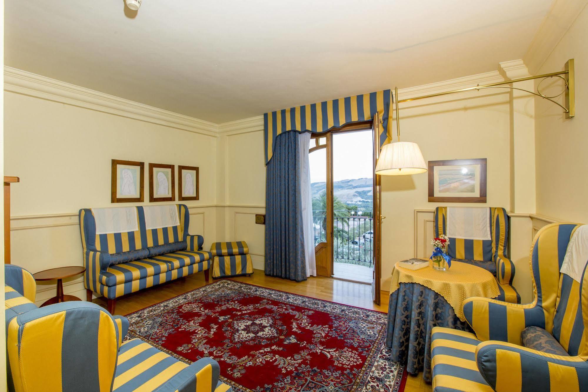 Hotel Casale Colli del Tronto Exterior photo